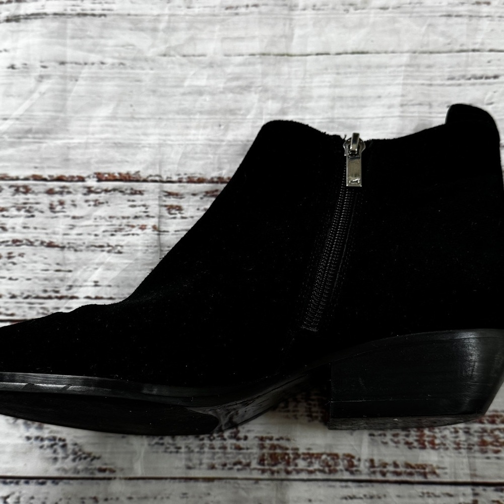 Marc Fisher LTD Black Suede Pointed Toe Booties 8M - Picture 3 of 7